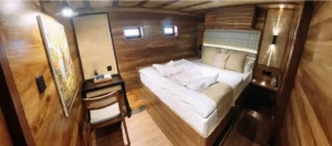 Tari lower cabin on the Angelica phinisi liveaboard in Komodo