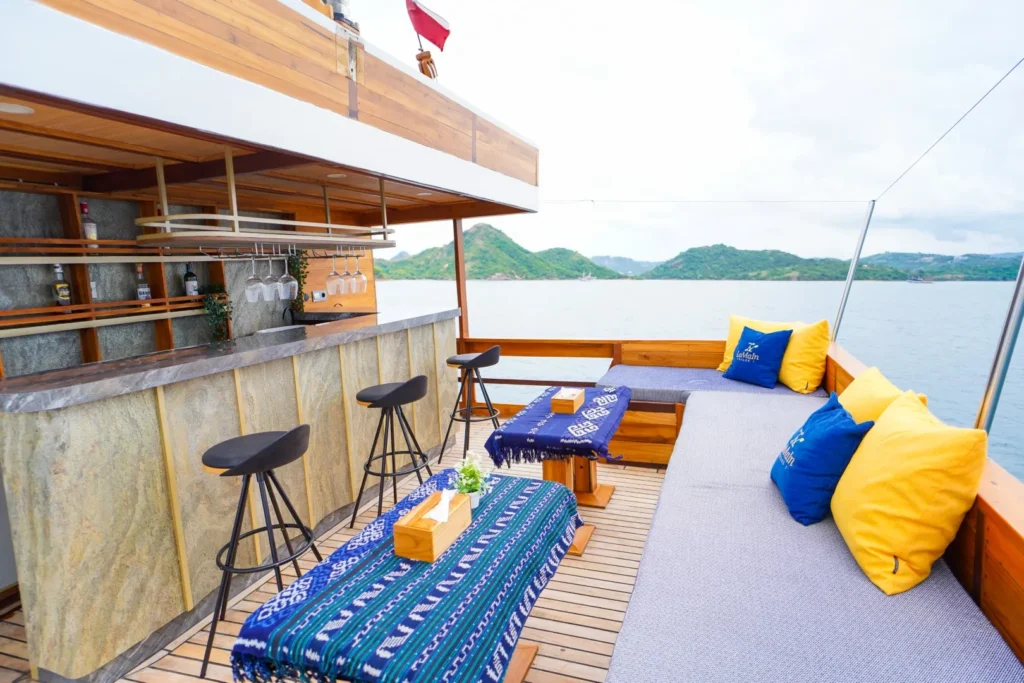 Outdoor bar and seating deck aboard LaMain Voyage I