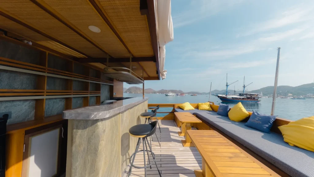 Aft deck bar and seating aboard LaMain Voyage I