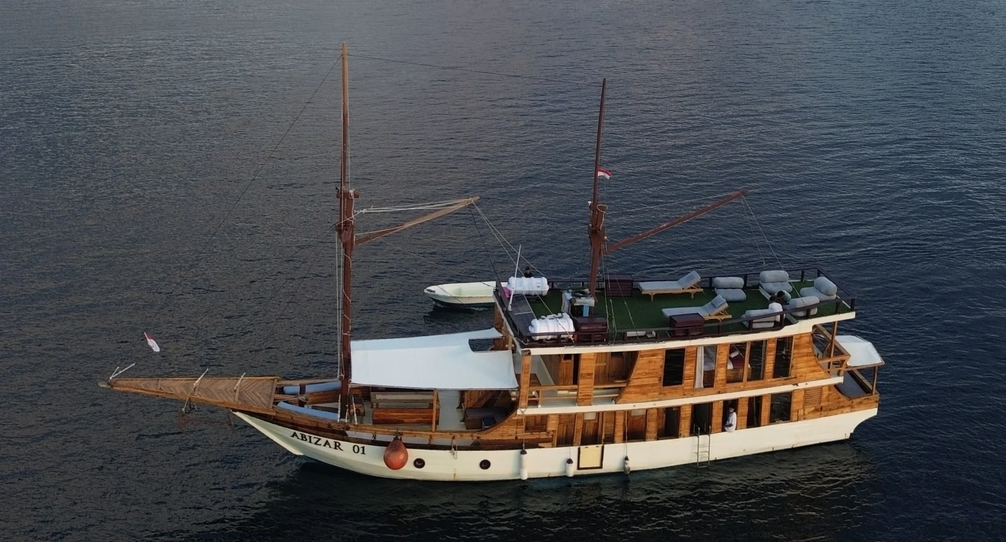 Abizar phinisi exterior in Komodo National Park