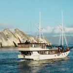 Alfathran 1 phinisi exterior in Komodo National Park