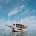 Alore phinisi charter in Komodo National Park