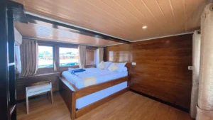 Deluxe Panoramic cabin aboard Arfisyana 2 phinisi