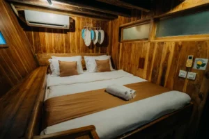 Double-bed lower-deck cabin aboard Cajoma IV phinisi