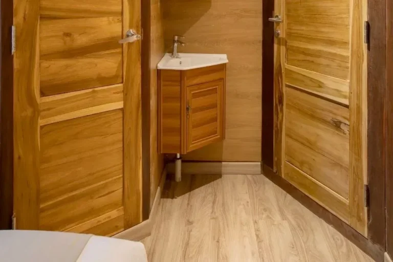 Classic Double cabin bed and storage on Chakana