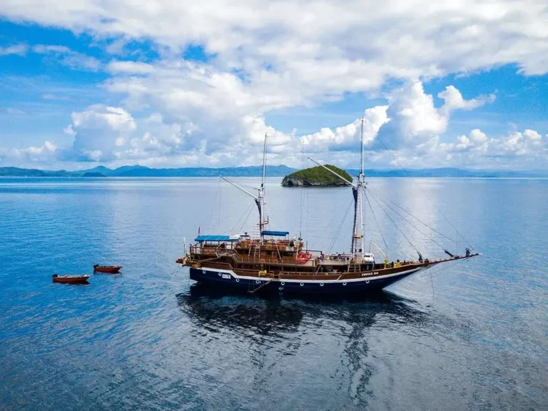 Cheng Ho phinisi liveaboard, Sea Safari Cruises, Indonesia