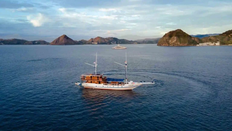 Dream Ocean phinisi exterior in Komodo National Park