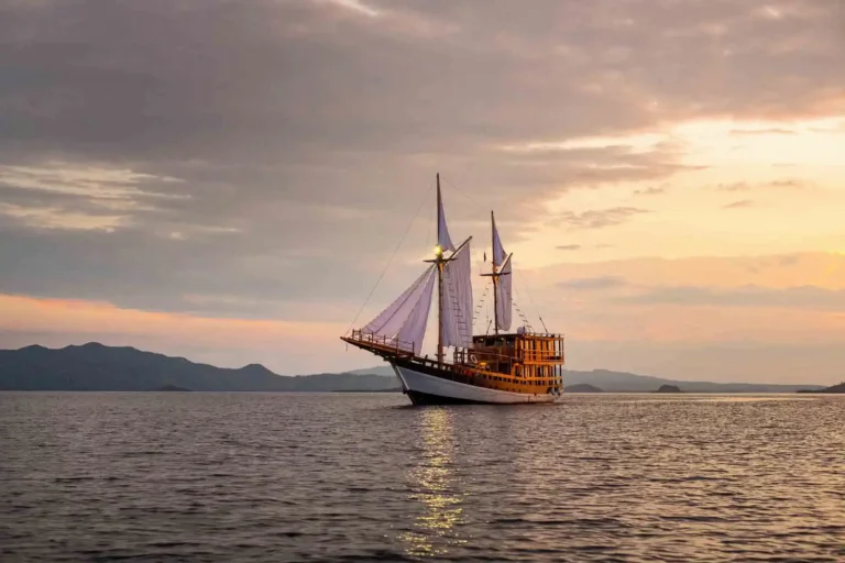 Gammara, a Buginese schooner built at Tana Beru, sailing in Komodo National Park