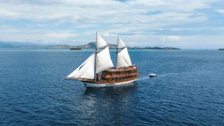 KAI Voyage, a 33-metre phinisi completed in 2026, sailing in Komodo National Park