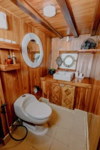 Ensuite bathroom in a La Galigo Deluxe cabin