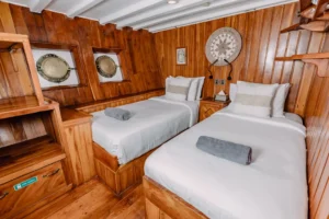 Twin-bed Deluxe cabin aboard La Galigo