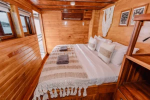 Upper-deck Master cabin aboard La Galigo