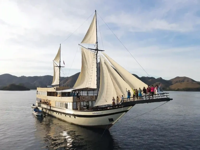 Lamborajo 3 phinisi under sail in Komodo National Park