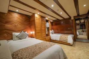 Lobster twin guest cabin aboard Lamima