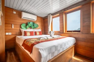 Third view of a Deluxe Ocean cabin aboard Magika Liveaboard