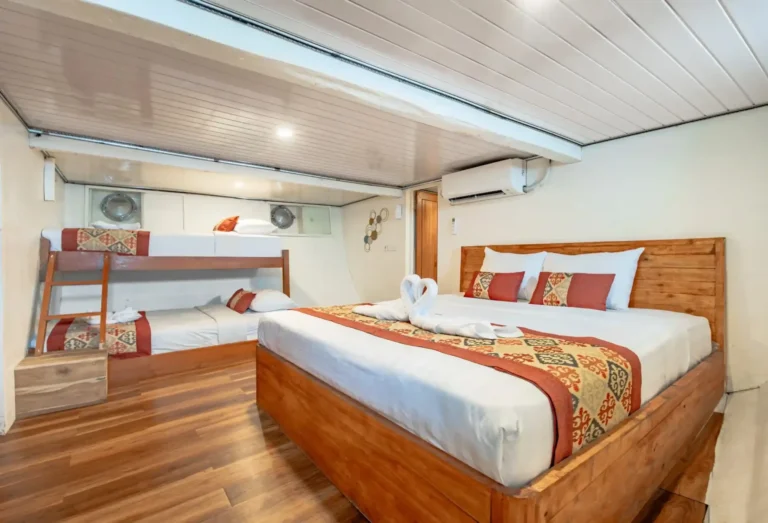 Family Ocean cabin aboard Magika Liveaboard