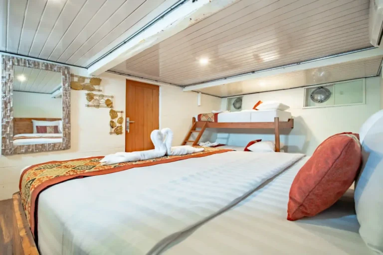 Second view of the Family Ocean cabin aboard Magika Liveaboard