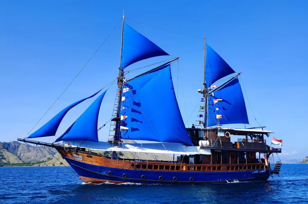 The Moana phinisi schooner under way in Komodo National Park
