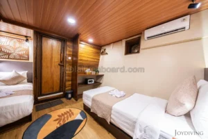 Lower deck twin cabin aboard Mola Mola 1