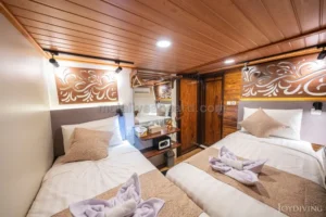 Lower deck cabin aboard Mola Mola 1
