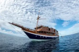 Mola Mola 2 phinisi exterior