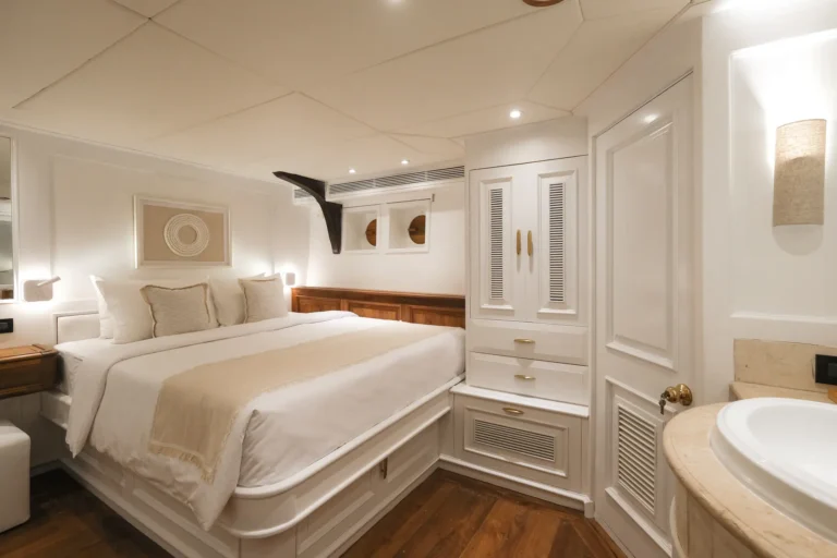 Mutiara Laut lower-deck double cabin