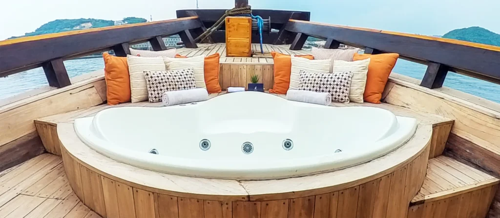 Navila sundeck jacuzzi aboard Navila phinisi