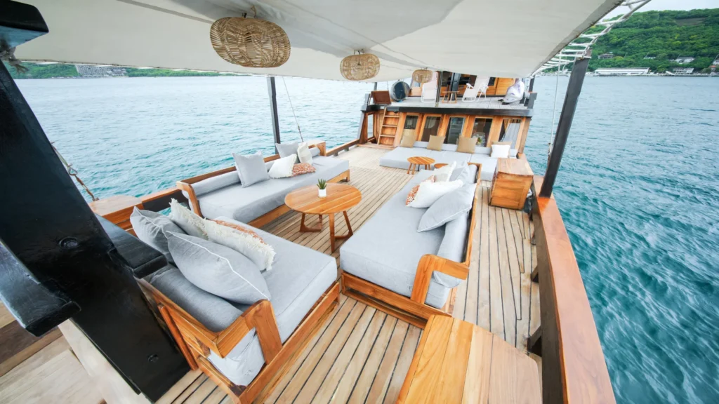 Navila sundeck relax front 03 aboard Navila phinisi