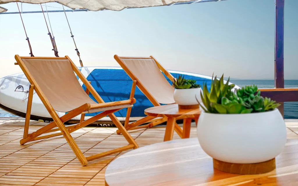 Navila sundeck relax middle 03 aboard Navila phinisi