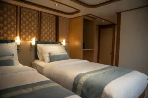 Deluxe Komodo twin-bed cabin aboard Nayara Cruise