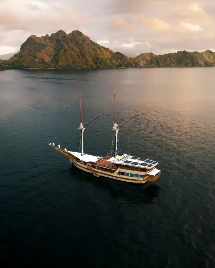 Otium luxury phinisi yacht in Indonesia
