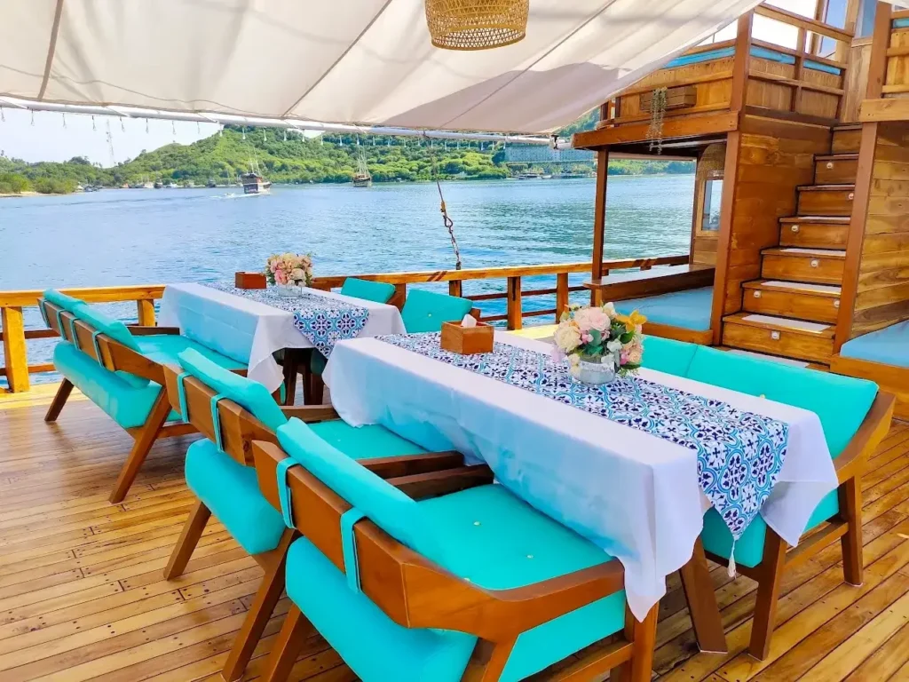 Outdoor dining area aboard Pinta