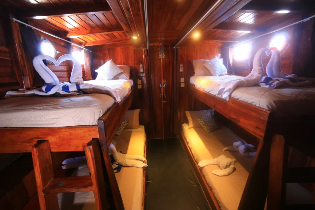 Quad bunk cabin with four single bunk beds aboard Queenesia I