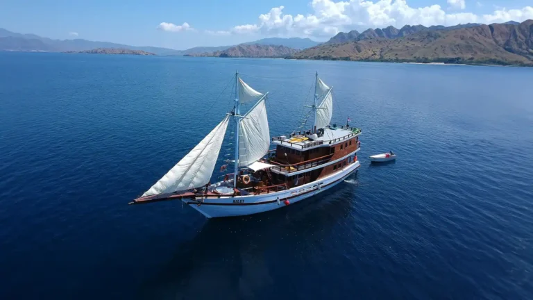Riley phinisi exterior sailing in Komodo National Park