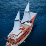 Sanctuary luxury phinisi yacht sailing in Indonesia