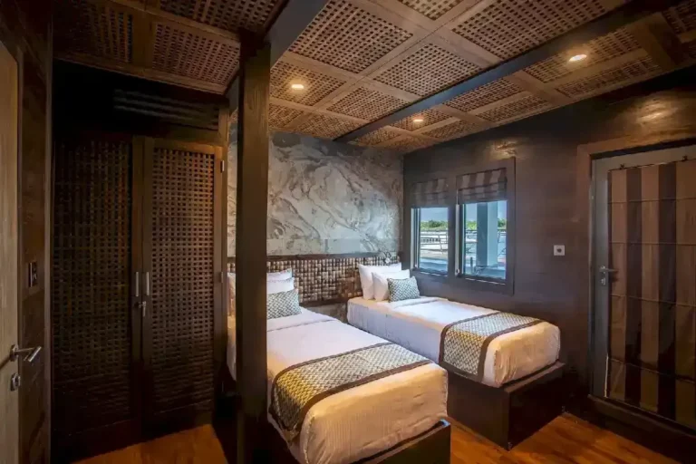 Cowrie Suite in twin configuration aboard Scubaspa Zen