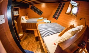 Lower deck twin cabin aboard Sea Safari 8