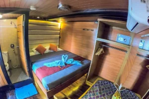 Main deck double cabin with wardrobe aboard Sea Safari 8