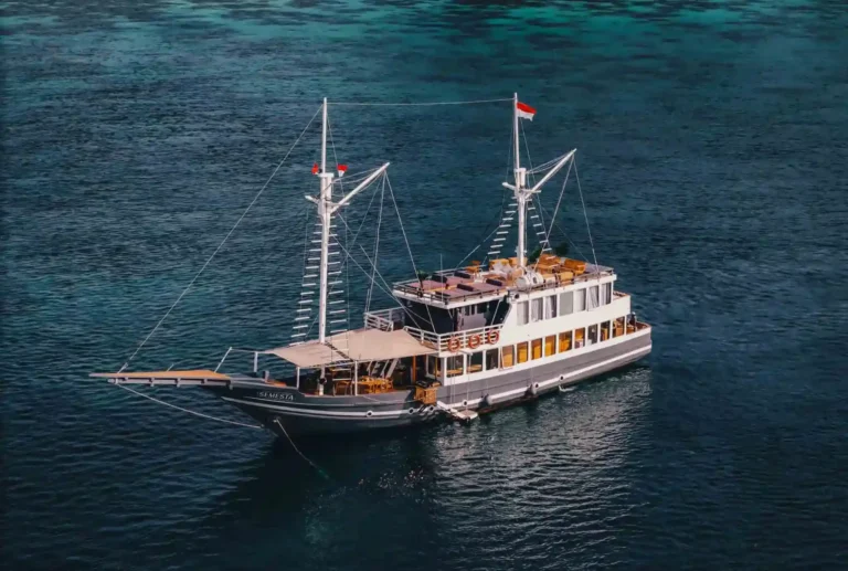 Semesta Voyages, a 32-metre phinisi built in 2023, sailing in Komodo National Park