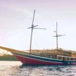 Senada phinisi liveaboard exterior in Komodo National Park