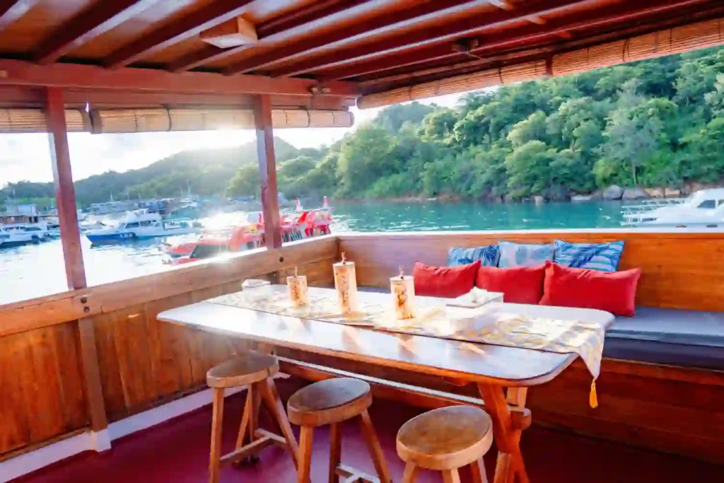 Outdoor relaxation area aboard Singkolo phinisi