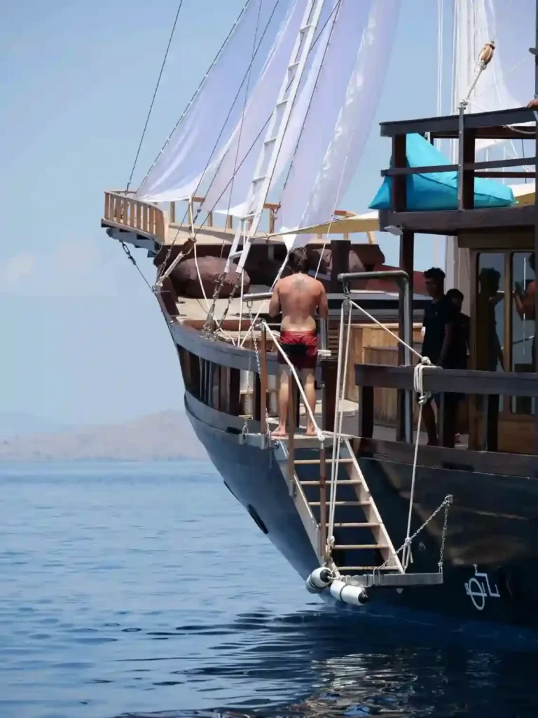 The Oracle phinisi yacht at anchor