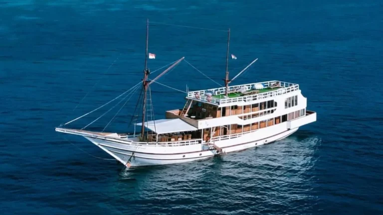 Aerial view of Zada Ulla phinisi underway near Komodo National Park