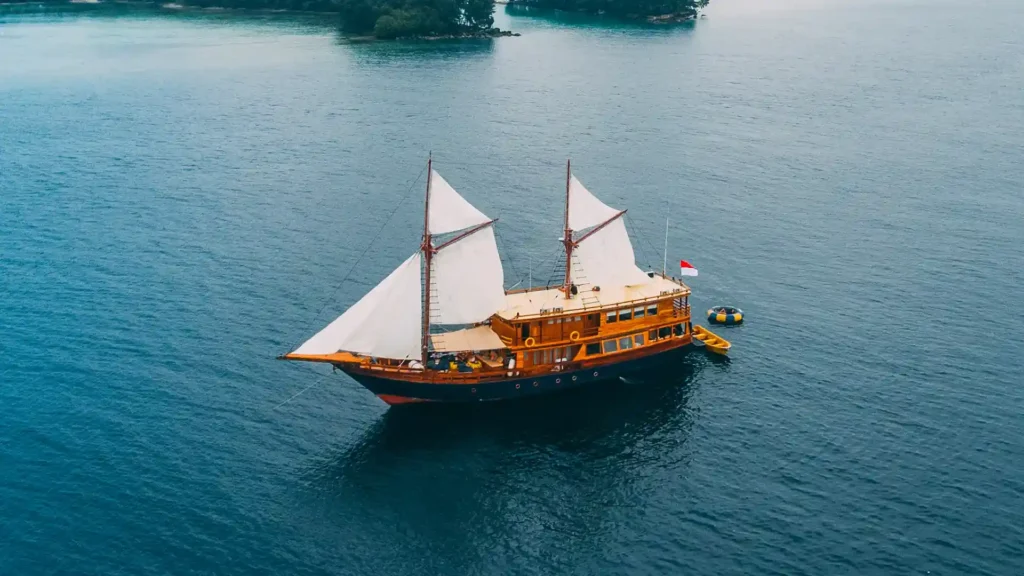 Augustine Phinisi cruising with both sails raised
