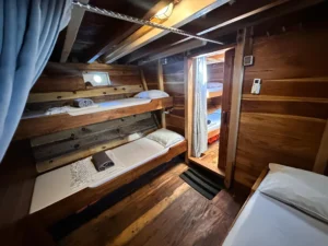 Shared cabin with mixed bedding aboard Bajak