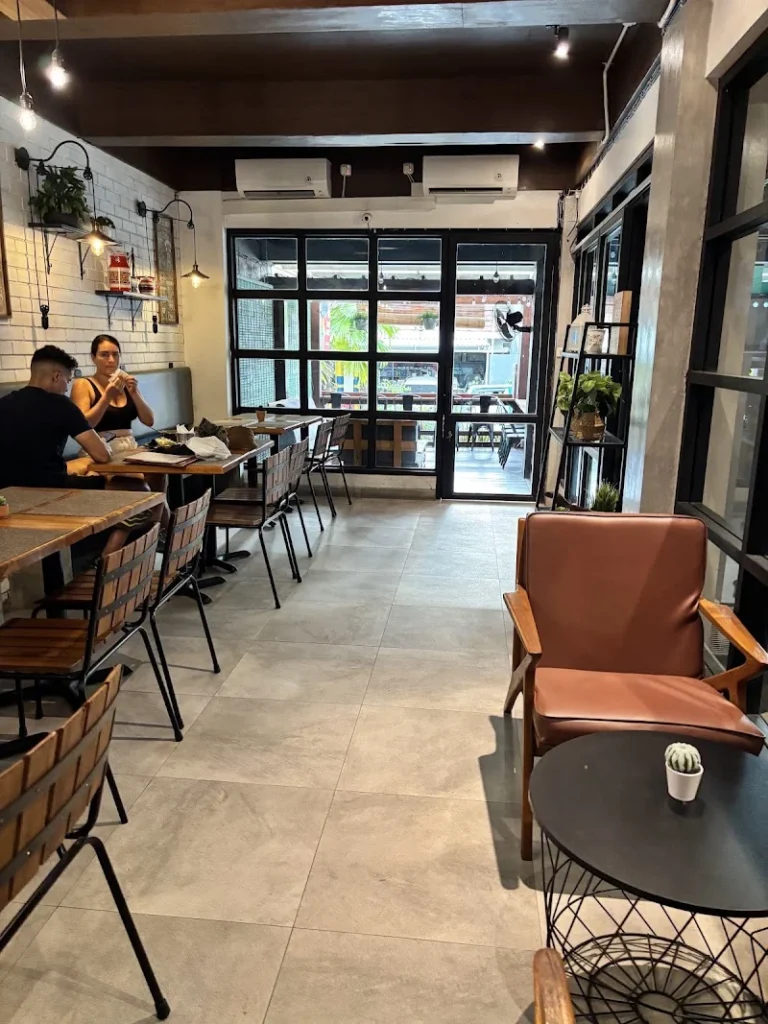 Bajo Alley Cafe in Labuan Bajo