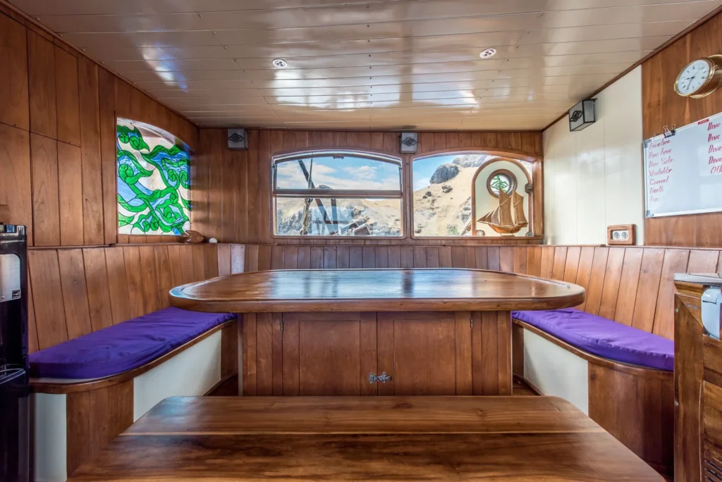Carpe Diem indoor saloon and library