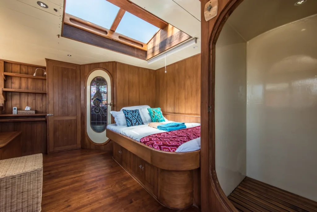 Pala Nutmeg master cabin aboard Carpe Diem