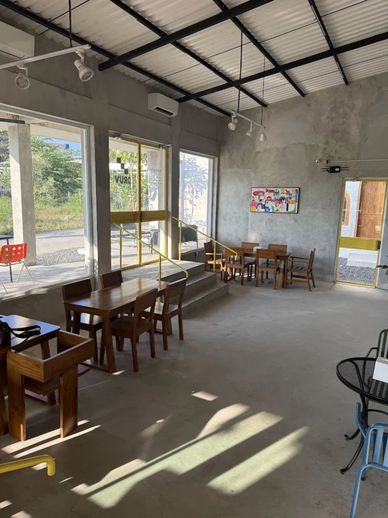 DRUV Coffee & Eatery in Labuan Bajo