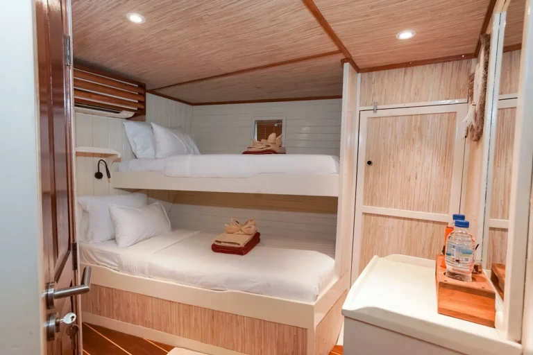 Emperor Raja Laut lower-deck twin bunk-style cabin
